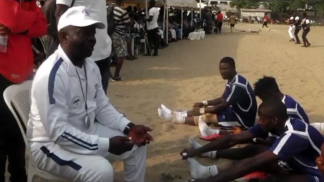 Urbert Mbangue Coach de Oryx de Douala par Vincent Kamto