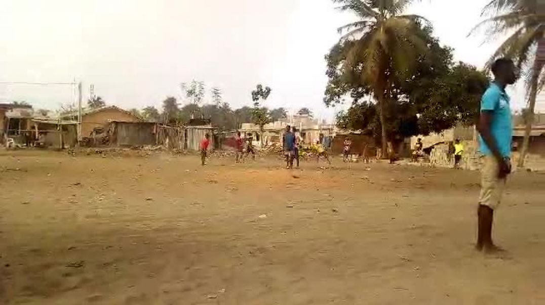 Le foot avec les enfant. Trinité Singbo