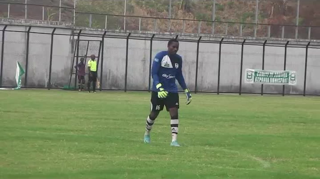 ⁣Cameroun Loic Feudjou gardien des buts de L union Sportive de Douala  par Vincent Kamto