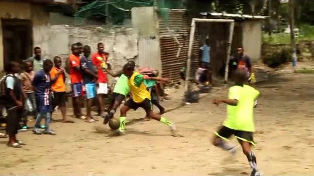Cameroun tournoi du foot ball jeunes au stade yorro  par Vincent Kamto