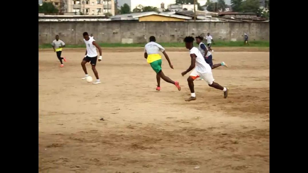 ⁣[Cameroun] Foot Ball Champagne au Stade camrail