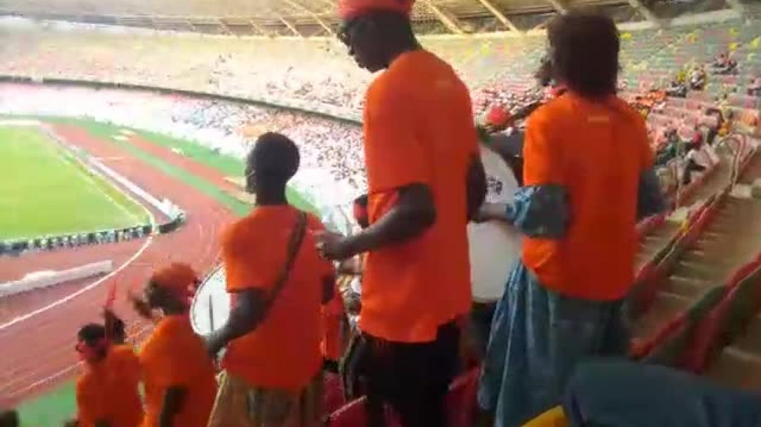 ⁣Ambiance dans les gradins avec les supporters Ivoiriens