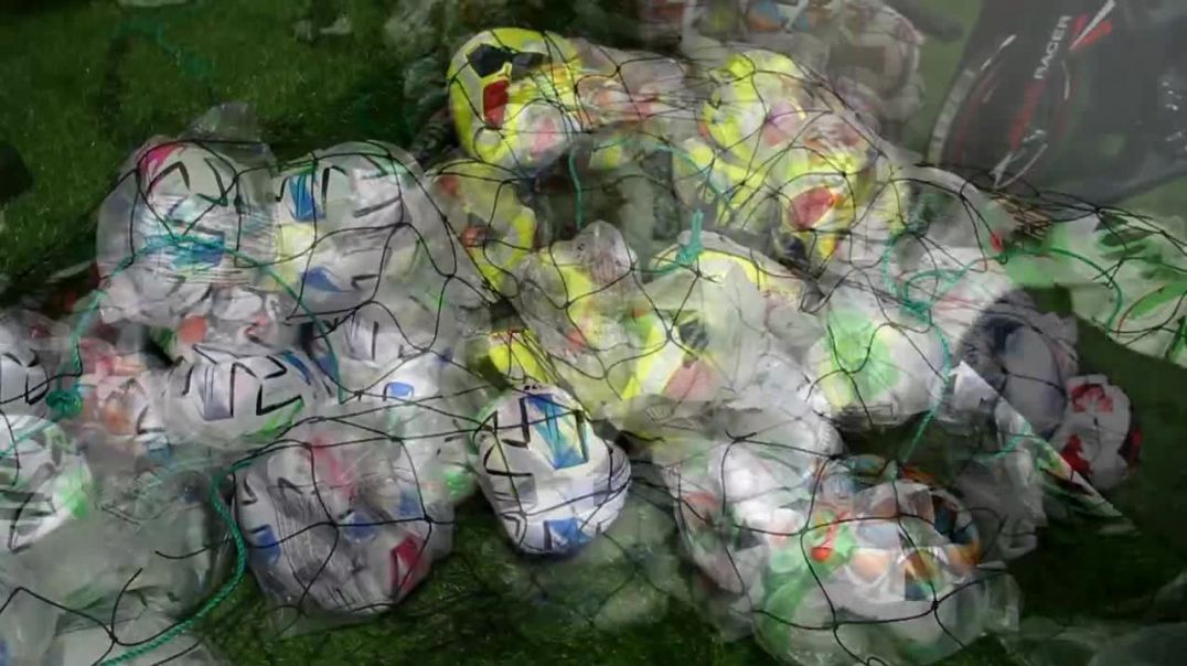 ⁣Cameroun La ligue régionale de football du littoral offre les ballons au 32 club du littoral