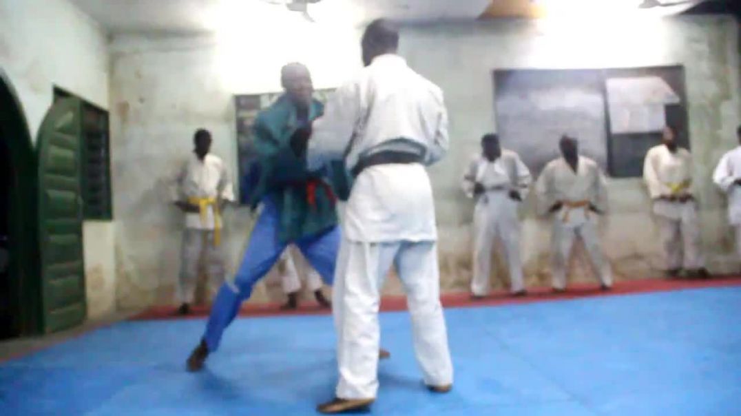 ⁣Cameroun Stage du Kurash au Z Académie Sport Sanctionné par la remise d un diplôme à Me Zambo