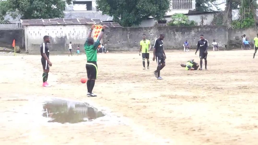 Cameroun Action du Match International Sporting F C  Vs A S Terre de Foot