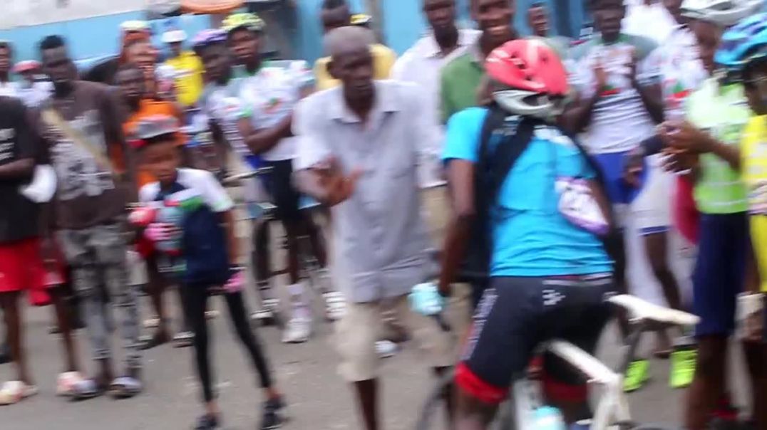 Cameroun Grand pris Cimencam La course en critérium sur les artères de la ville de Douala