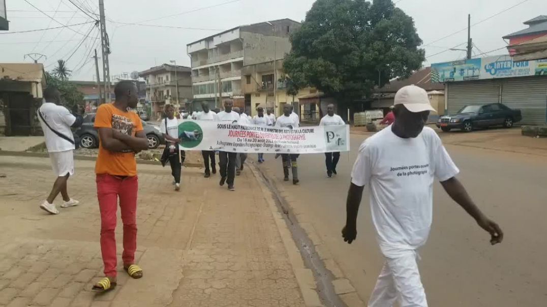 Cameroun  marche sportive dans les artères de la ville de yaounde