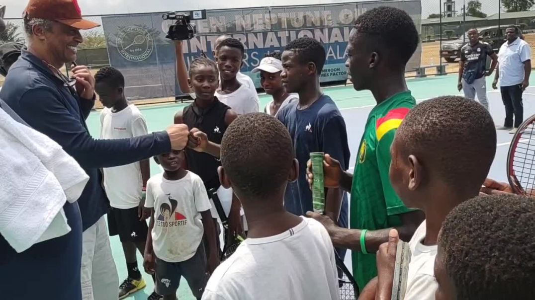 ⁣[Cameroun] la visite du champion Yannick Noah a oyebong Tennis Académiques