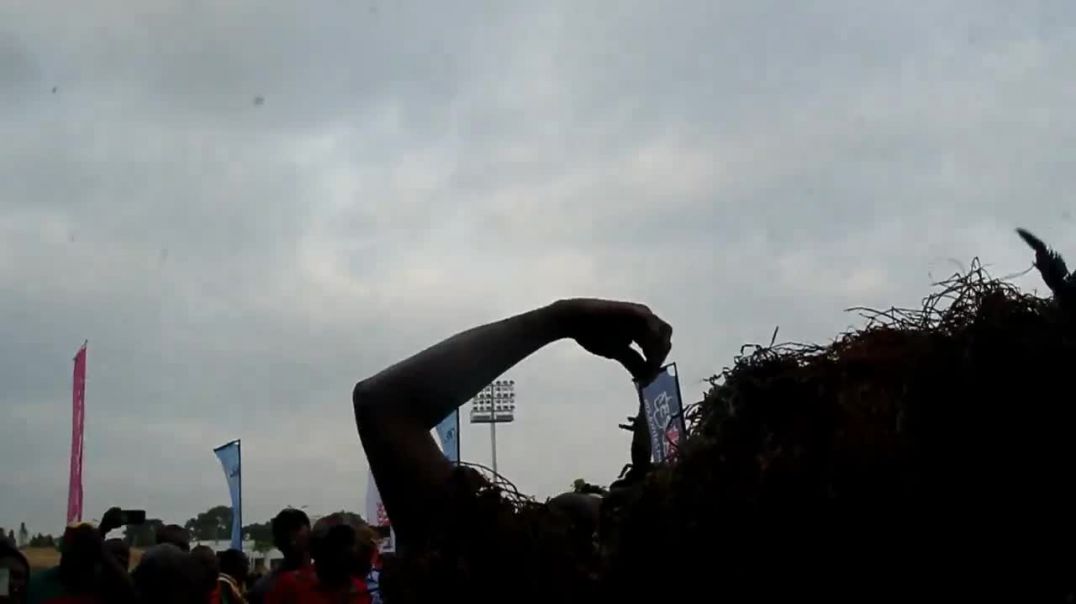 ⁣[CAMEROUN]Démonstration de la puissance naturelle au Molyko Stadium of Buea