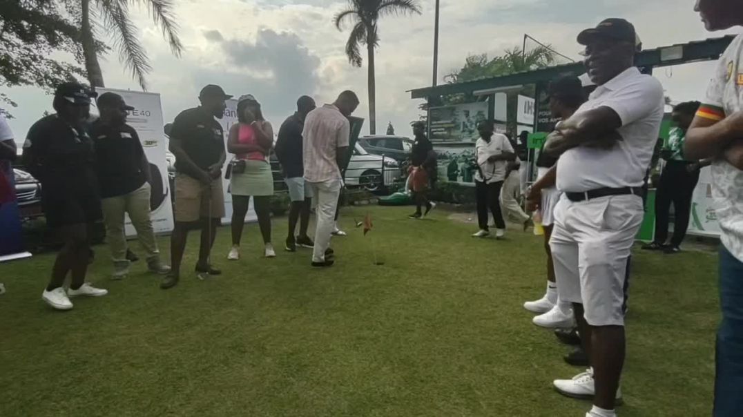 ⁣[Cameroun] Aurélien chedjou s'initié au golf