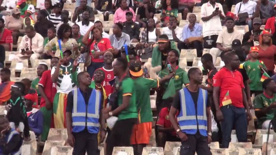 ⁣[Cameroun] Les fans des Lions Indomptables Au stade Omnisport de Yaoundé